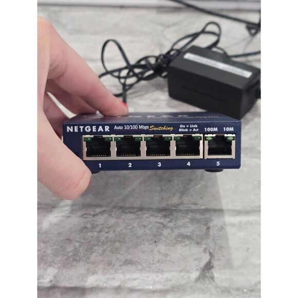 NETGEAR ProSafe FS105‎ 5-Port 10/100 Fast Ethernet Switch w/ AC Adapter WORKING - Picture 3 of 10